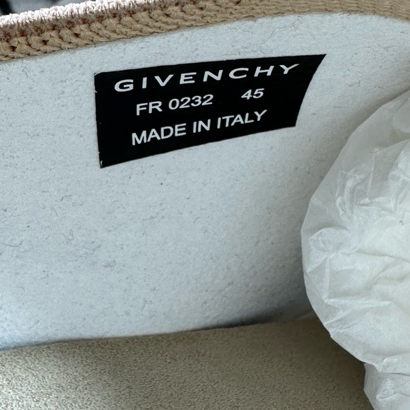 GIVENCHY - Picture 6 of 8